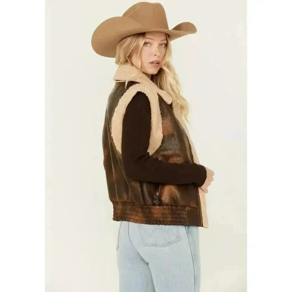NWT 26 International Women's Faux Leather Aviator Sherpa Vest Size L Western - Picture 2 of 8